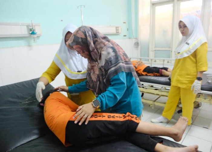 Bupati Siak Dampingi Anak-Anak Korban Ambruknya Tangsi Belanda, Biaya Ditanggung Pemkab