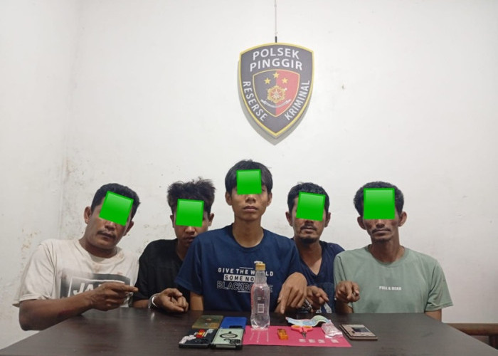 Penggerebekan Pesta Sabu di Bengkalis Heboh, 5 Pria Diciduk Saat Asyik Nyabu di Rumah Petak