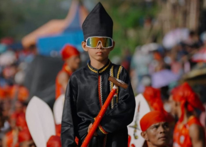 Rayyan Arkan Dikha, Penari Cilik Viral Pacu Jalur Kuansing yang Bikin Dunia Terkesima!