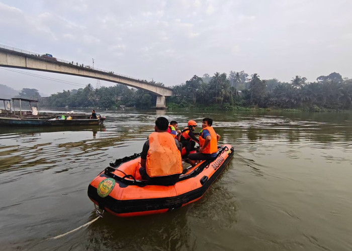 Usai Standing Motor Jatuh ke Sungai Kampar, Jasad Rifki Marwanda Belum Ditemukan