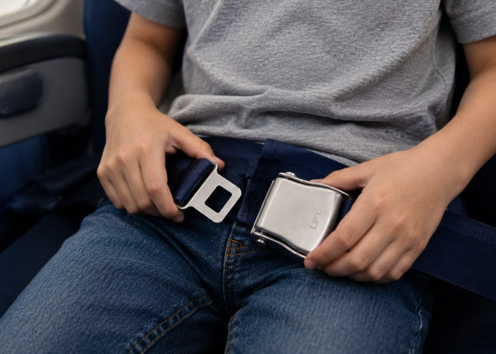 Anak Tak Mau Pasang Seatbelt, Pesawat Kanada Harus Kembali ke Terminal