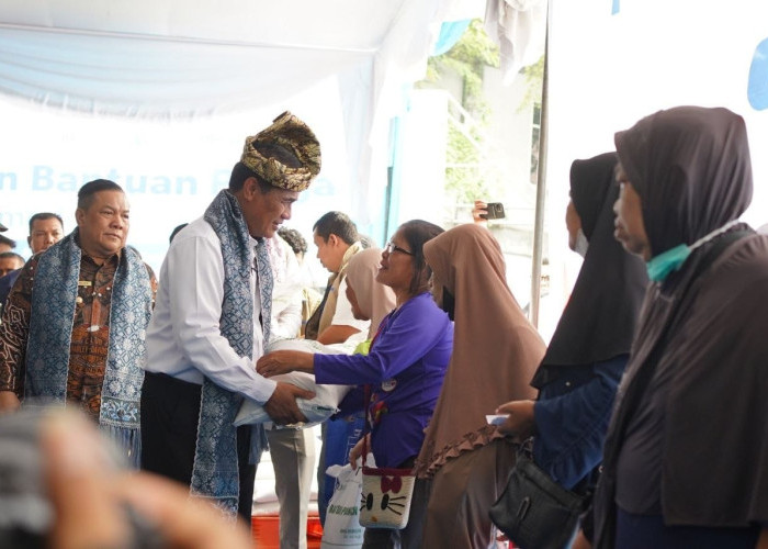 Mentan Amran Banjiri Riau Bantuan Beras 1.814 Ton, Puji Soliditas dan Kekompakan Forkopimda
