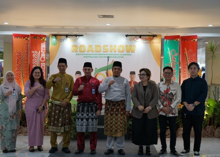 Kanwil Kemenkumham Riau Serahkan Sertifikat Hak Cipta untuk Batik Dekranasda