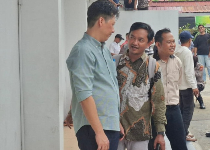 SIAP-SIAP GEGER! Plt Gubernur Riau dan Bos BUMD Serbu Pengadilan, Sidang Korupsi Abdul Wahid Memanas!