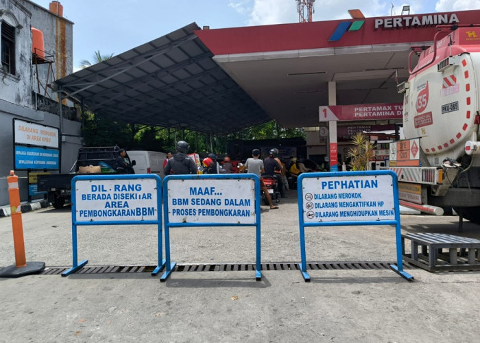 SPBU Pekanbaru Diserbu! Antrean BBM Subsidi Mengular, Warga Rela Keliling Kota Demi Solar dan Pertalite