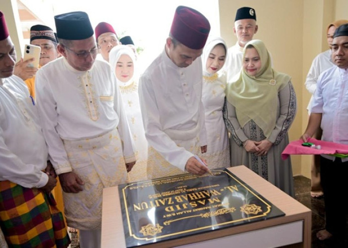 Ustaz Abdul Somad Resmikan Masjid Al Wahhab Zaitun di Bengkalis, Ajak Jamaah Makmurkan Rumah Allah