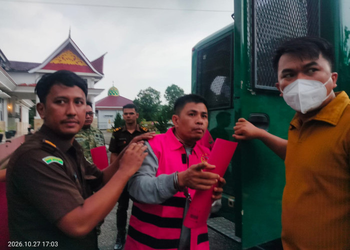 Kejari Kampar Tahan 4 Tersangka Korupsi KUR Bank BUMN di Bangkinang, Termasuk Eks Kepala Desa Gunung Bungsu