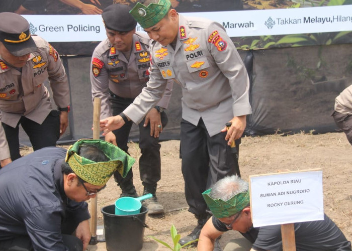 Kapolda Riau ke Rupat Utara, Tanam Geronggang dan Bantu Nelayan dengan Mesin Ketinting