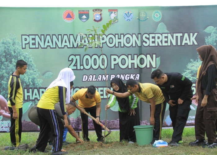 Polres Inhu Gaspol Tanam 21.000 Pohon di Sungai Indragiri