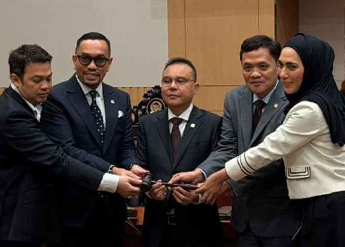 Plot Twist! Ahmad Sahroni Balik ke Kursi Panas Komisi III DPR, Tetangga di Priok Malah Bongkar Rahasia Ini!