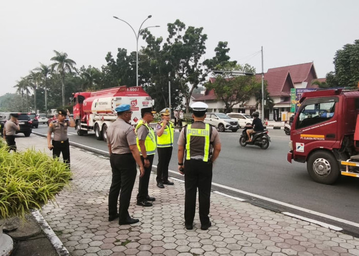 Aksi Humanis Kapolda Riau, Turun Jalan Pantau Arus Lalu Lintas Pekanbaru demi Layani Masyarakat