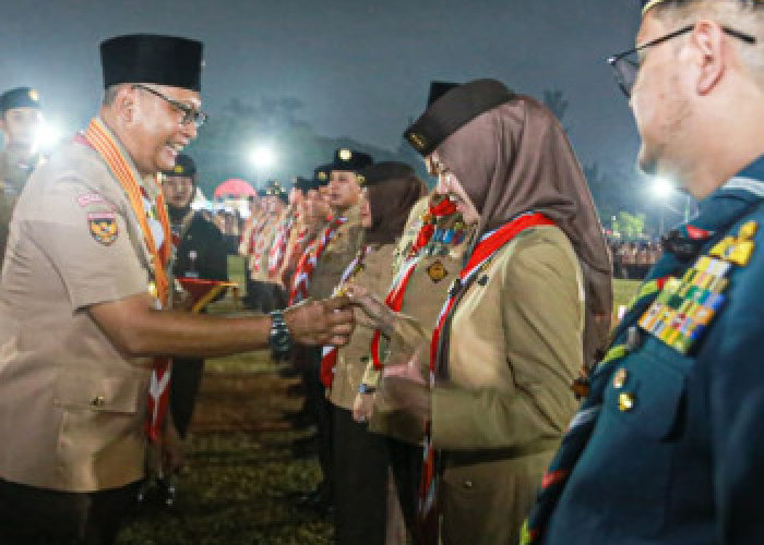 Sulastri Raih Lencana Darma Bakti Pramuka, Dorong Pembinaan Gen Z Pekanbaru