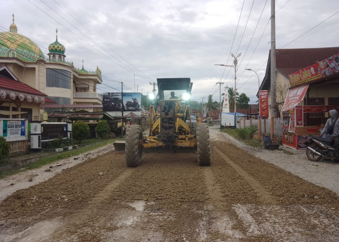 Perbaikan Jalan Taluk Kuantan–Cerenti Dikebut, Pemprov Riau Targetkan Mulus Awal Juli
