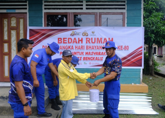Kado Hari Bhayangkara ke-80, Polres Bengkalis Bedah Rumah Ratna