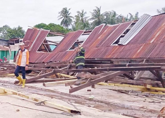 Puting Beliung Terjang Siak, BPBD Riau Imbau Warga Waspada di Musim Hujan