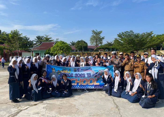 Tanamkan Peduli Lalu Lintas dan Lingkungan, Polantas Pelalawan Edukasi Murid SMPN 1 Kerumutan