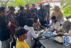 Menembus Ombak Menebar Manfaat: Program ‘JALUR’ Polres Dumai Sentuh Hati Masyarakat Pesisir Purnama