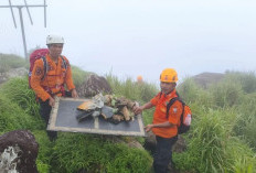 Bukan Black Box! Tim SAR Temukan ELT Pesawat ATR 42-500 di Gunung Bulusaraung, Lokasinya 700 Meter dari Puncak