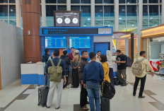 Bandara SSK II Pekanbaru Lumpuh Akibat Erupsi Anak Krakatau, 24 Penerbangan Batal