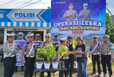 Operasi Zebra 2025 di Inhu Bikin Heboh, Pengendara Tertib Dapat Bibit Pohon