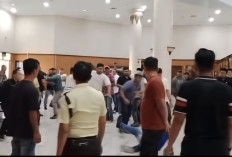 Politisi Golkar Baku Hantam di DPRD Riau saat Rapat, Satu Sekuriti Dilarikan ke RS