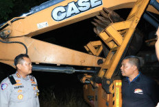 Polda Riau Kembali Kirim 3 Alat Berat Bantu Pemulihan Pascabencana Banjir di Agam