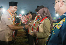 Sulastri Raih Lencana Darma Bakti Pramuka, Dorong Pembinaan Gen Z Pekanbaru
