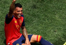 Pedro Porro Persembahkan Gol Bersejarah untuk Sang Putra